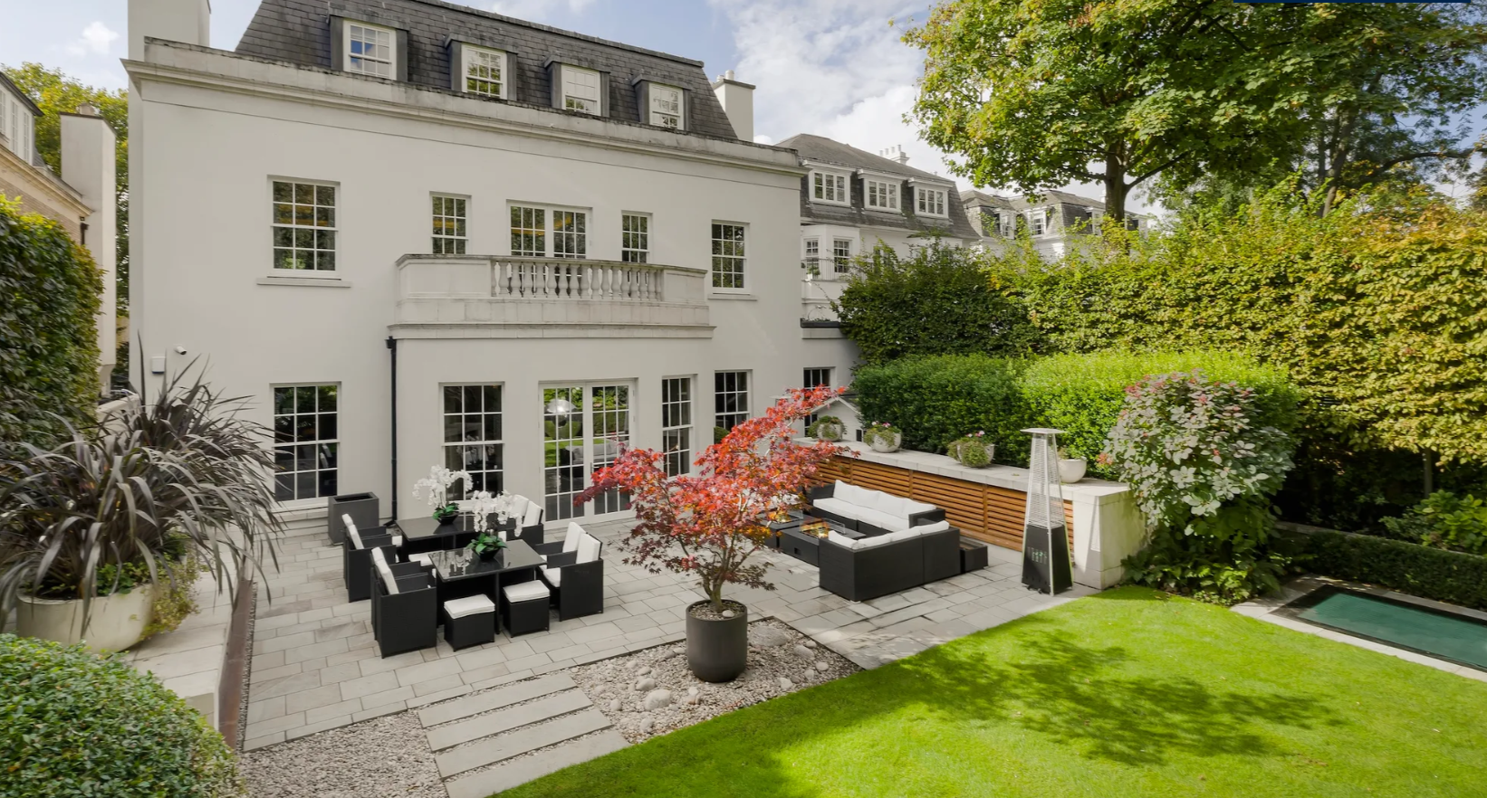 Elegant London residence with landscaped garden